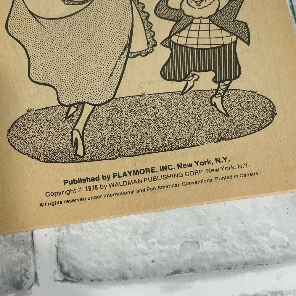 Vintage Snow White and the Seven Dwarfs Coloring Book 1975 Waldman Publishing.